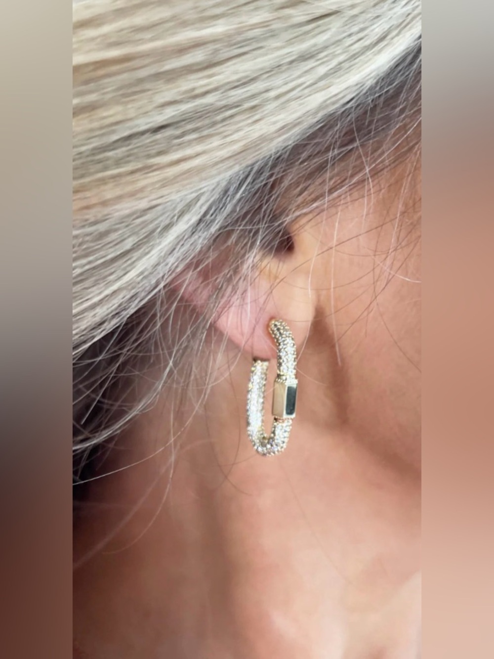 NWT [Kendra Scott] Emery Crystal Sparkle Medium Hoop Earrings, Gold or Black - Picture 6 of 11